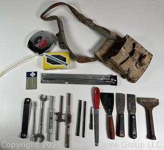 ??????????????? Selection of hand tools and leather shoulder carrier