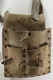 ??????????????? Selection of hand tools and leather shoulder carrier