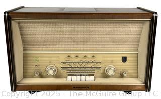 ??????????????? 1958/1959 Philips B7X82A Bi-Ampli Miniwatt Tube Radio. Made in Netherlands. Measures 26 x 9.5 x 16" (untested)