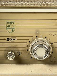 ??????????????? 1958/1959 Philips B7X82A Bi-Ampli Miniwatt Tube Radio. Made in Netherlands. Measures 26 x 9.5 x 16" (untested)