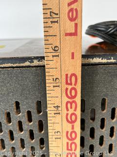 ??????????????? 1958/1959 Philips B7X82A Bi-Ampli Miniwatt Tube Radio. Made in Netherlands. Measures 26 x 9.5 x 16" (untested)