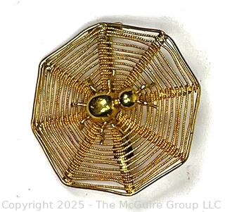 18KT Yellow Gold Filigree Spider Web Brooch. 4.6 grams 