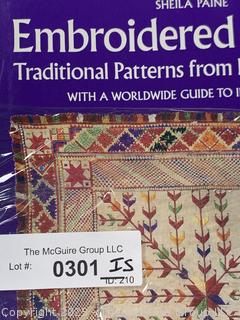 Embroidered Textiles: Traditional Patterns from Five Continents - With a Worldwide Guide to Identification, Book by Sheila Paine