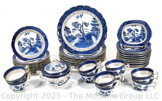 Large Set of Booths Real Old Willow Porcelain Dinnerware with Gold Band, 1906 