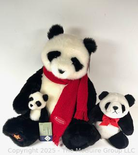 Mama Panda and Cubs 2001