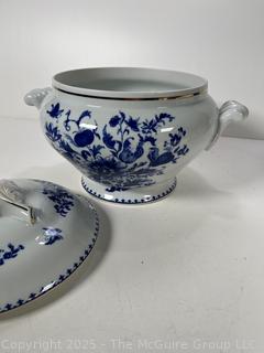 Porcelain Blue Onion Covered Vegetable Bowl Dish. Ethan Allen