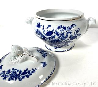 Porcelain Blue Onion Covered Vegetable Bowl Dish. Ethan Allen