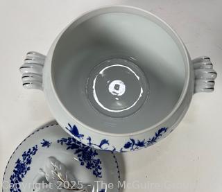 Porcelain Blue Onion Covered Vegetable Bowl Dish. Ethan Allen