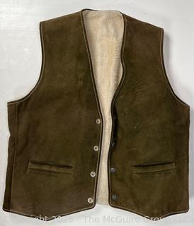 Californian Sportswear Co of Los Angeles Vintage Brown Suede Shearling Lined Vest. Size Medium