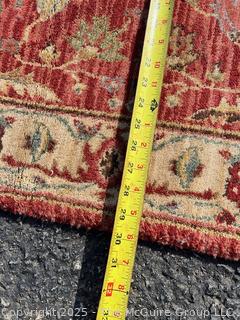 Red Floral on Beige Ground Machine-Made Accent Rug. 30" x 50"