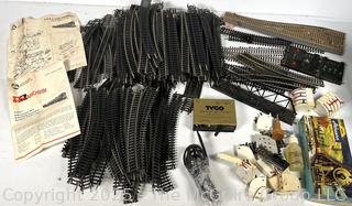Assortment of HO gauge train tracks