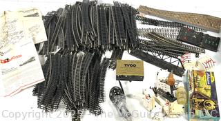 Assortment of HO gauge train tracks