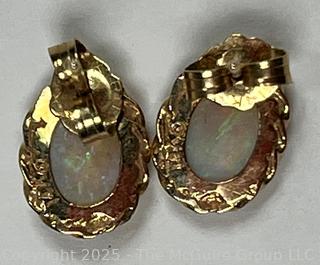 14KT Yellow Gold Opal Stud Earrings.  1.3 grams 