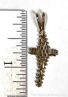14KT Yellow Gold Woven Mesh Cross Pendant. 1.4 grams.