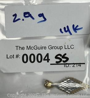 14KT Yellow Gold and Mixed Metals Woven Mesh Diamond Shaped Pendant. 2.9 grams.