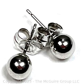 14KT White Gold Bead Earrings. 0.4 grams.