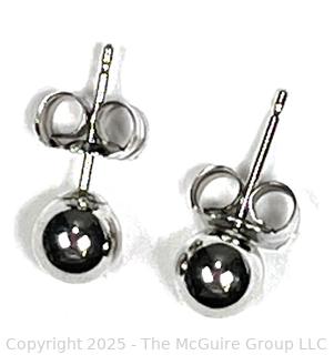 14KT White Gold Bead Earrings. 0.4 grams.
