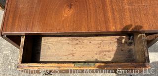 Federal Style Mahogany/ Drop Leaf Pembroke Table with Drawer. 