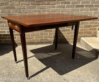 Federal Style Mahogany/ Drop Leaf Pembroke Table with Drawer. 