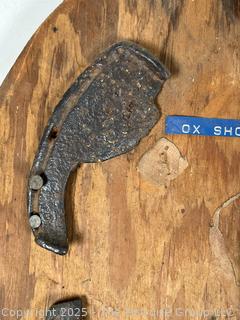 ???????? Blacksmith decoration: Oxen iron shoe display