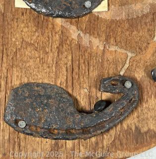 ???????? Blacksmith decoration: Oxen iron shoe display