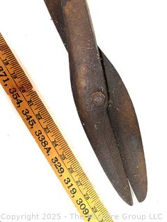Large, forged iron clipping tool