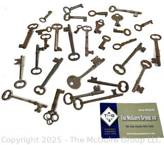 Grouping of vintage keys