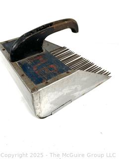 Primitive hand berry/fruit picking tool/basket