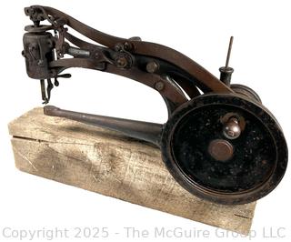 Hand Crank Cobbler's Leather Sewing Machine