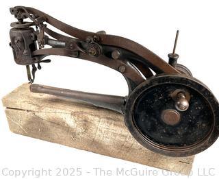 Hand Crank Cobbler's Leather Sewing Machine