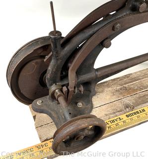 Hand Crank Cobbler's Leather Sewing Machine