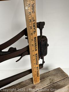 Hand Crank Cobbler's Leather Sewing Machine