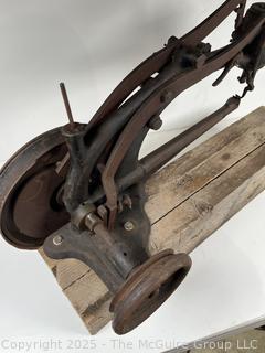 Hand Crank Cobbler's Leather Sewing Machine
