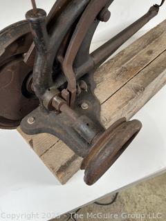 Hand Crank Cobbler's Leather Sewing Machine