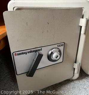 Sentry Valuguard Metal Comdination Lock Safe