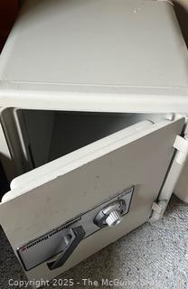 Sentry Valuguard Metal Comdination Lock Safe