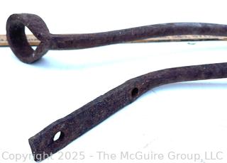 Pair of metal ????