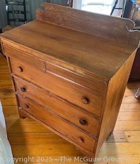 ???????? Five-drawer dresser with scroll cut back plate