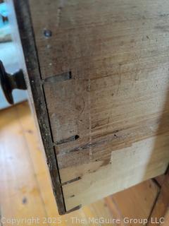 ???????? Five-drawer dresser with scroll cut back plate