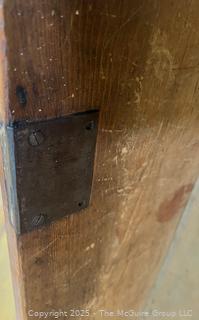 ???????? Five-drawer dresser with scroll cut back plate
