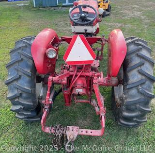INTERNATIONAL HARVESTOR (IH) Model 240 40 HP Utility Tractor 