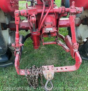 INTERNATIONAL HARVESTOR (IH) Model 240 40 HP Utility Tractor 