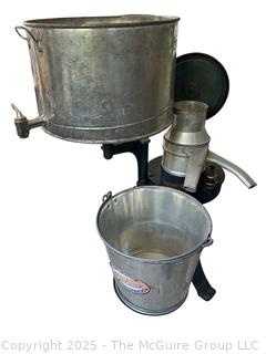 "Deluxe" American Cream Separator Co.
