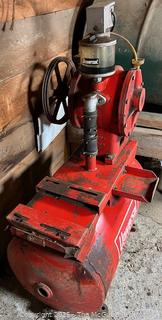 UNIVERSAL Machine Milking Rotary Vacuum Pump. Working