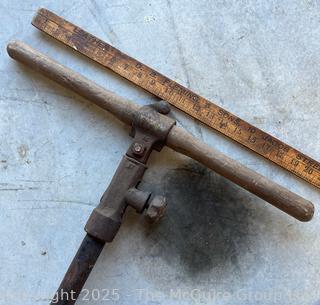T Long Handled Post Hole Digger