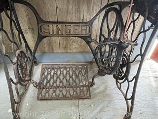 Circa 1926 Singer Treadle Sewing Machine 66 and accessories
