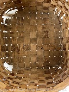 ???????? Wicker basket with lid