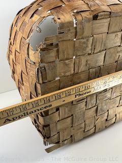 ???????? Wicker basket with lid