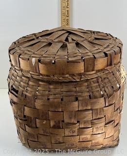 ???????? Wicker basket with lid