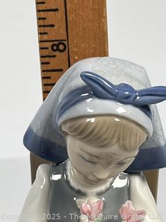 Lladro Retired Figurine #1418 "Flower Harmony" Girl with Vase of Flowers